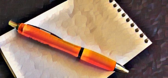 Kündigung durch den Arbeitgeber und Aufhebungsvertrag - Notizblock mit Kugelschreiber